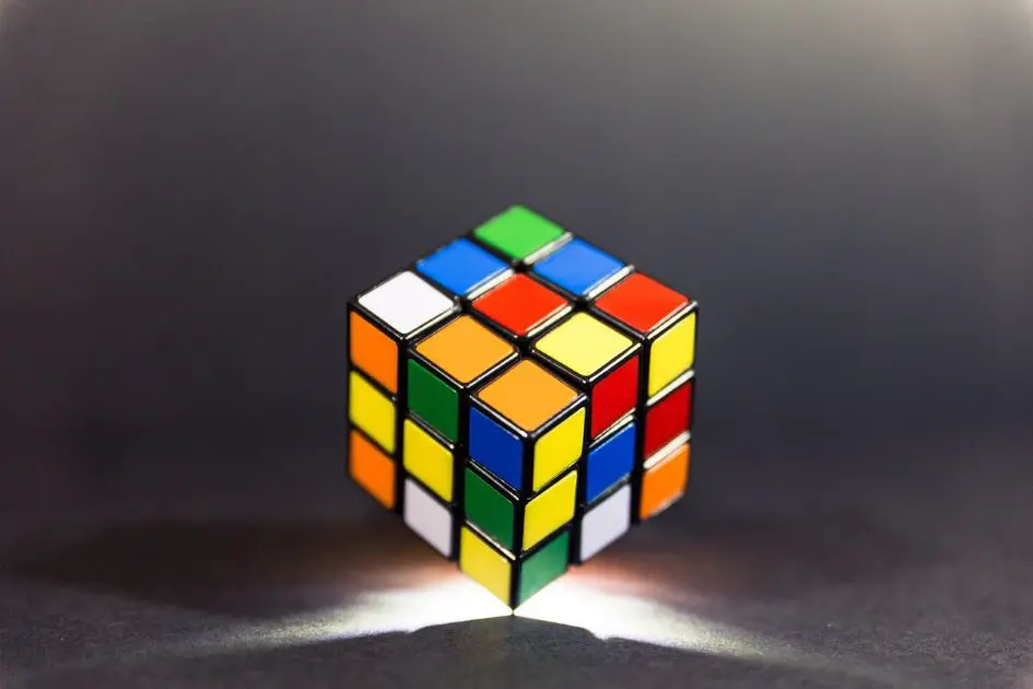 rubik-2638875_1280 in top 10 "puzzle games 2024"